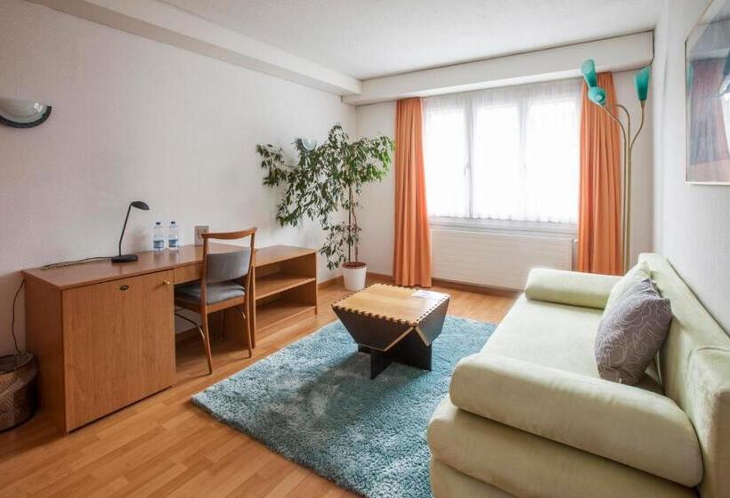 חדר דלוקס, Zur Au