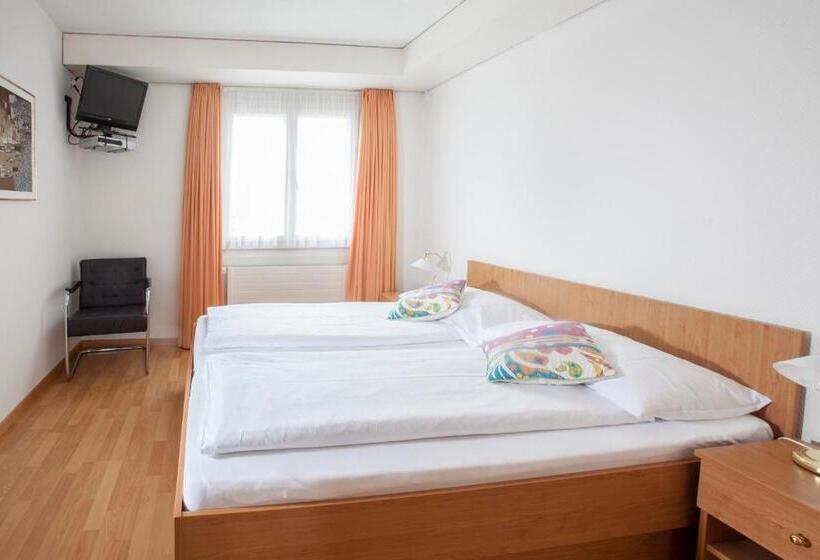 סוויטה, Zur Au