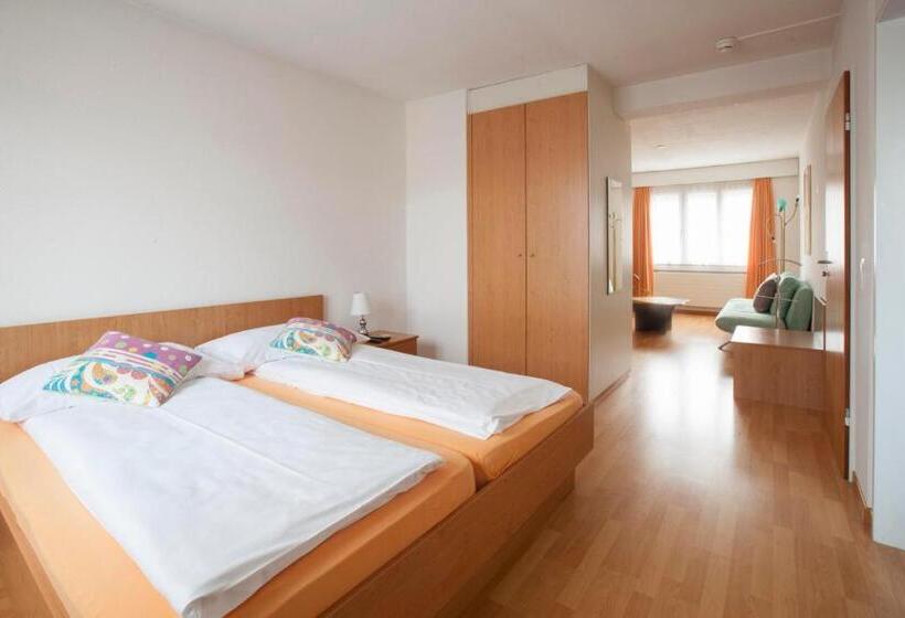 סוויטה, Zur Au