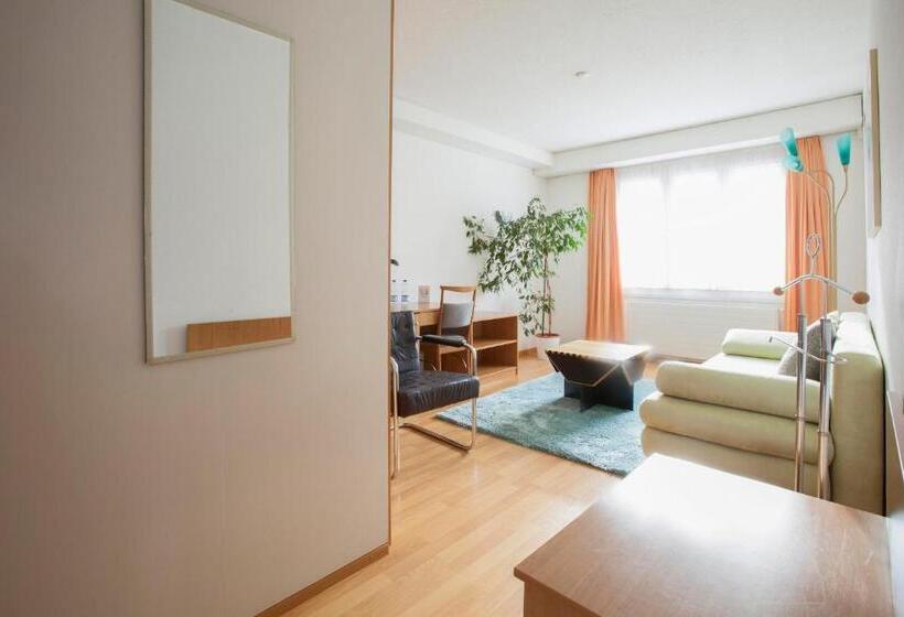 סוויטה, Zur Au