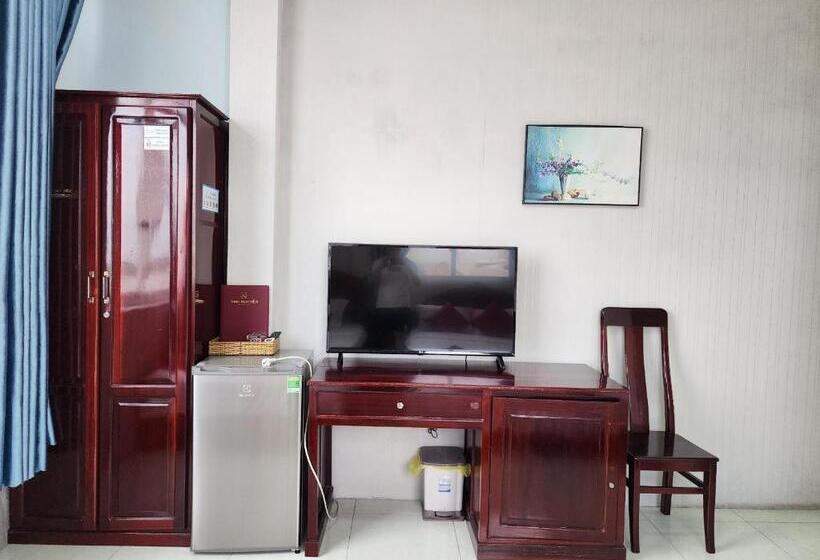 اتاق سوپریور سه تخته, Khách Sạn Thu Nguyễn   Ngay Bến Ninh Kiều, Chợ đêm