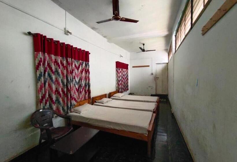 스탠다드 트리플 룸, Layali Ooty Transit Lodging