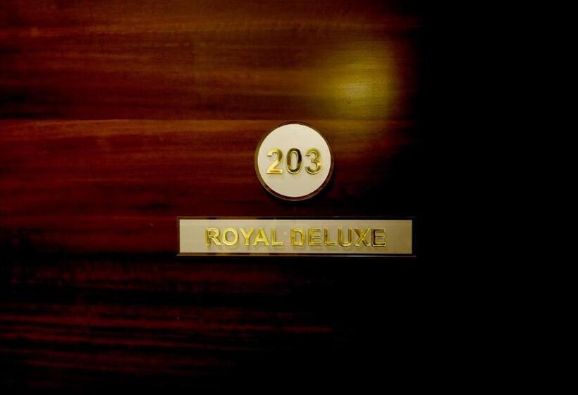 Номер Deluxe, The Royal Inn