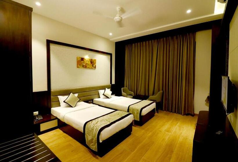 غرفة ديلوكس, The Royal Inn