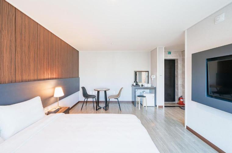 חדר דלוקס, Jin Motel