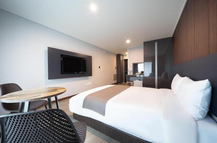 חדר דלוקס, Jin Motel