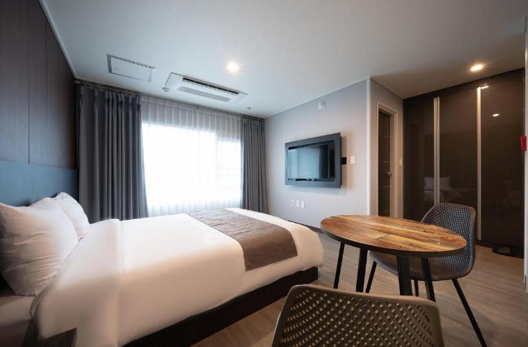 חדר דלוקס, Jin Motel