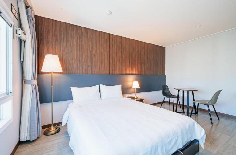 חדר דלוקס, Jin Motel