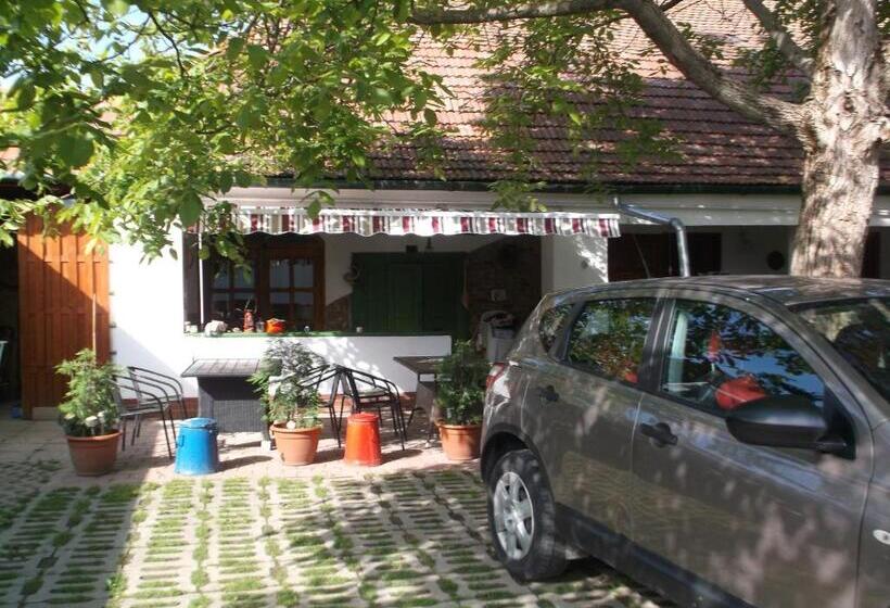 غرفة قياسية, Vali Vendégház