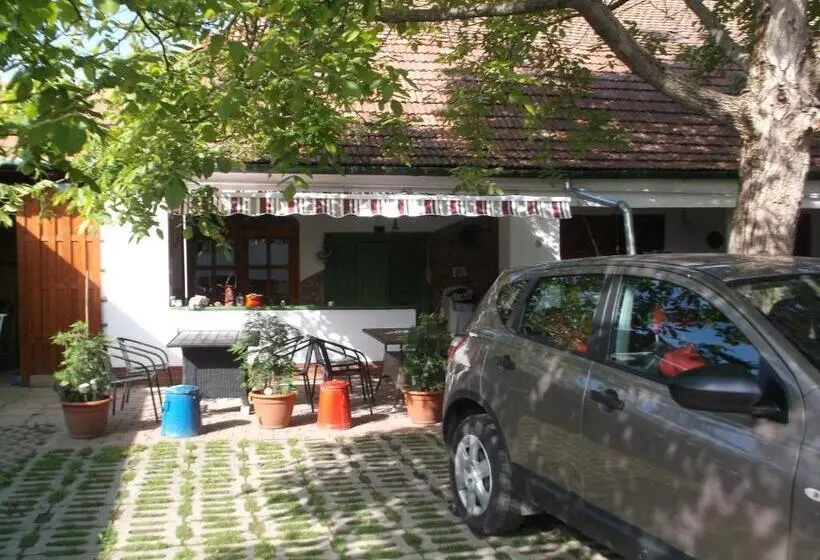 اتاق استاندارد, Vali Vendégház