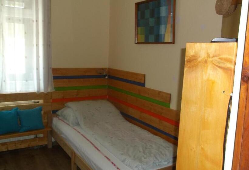 غرفة قياسية, Vali Vendégház