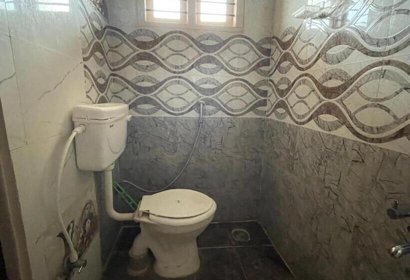 标准间, Eagle Heights