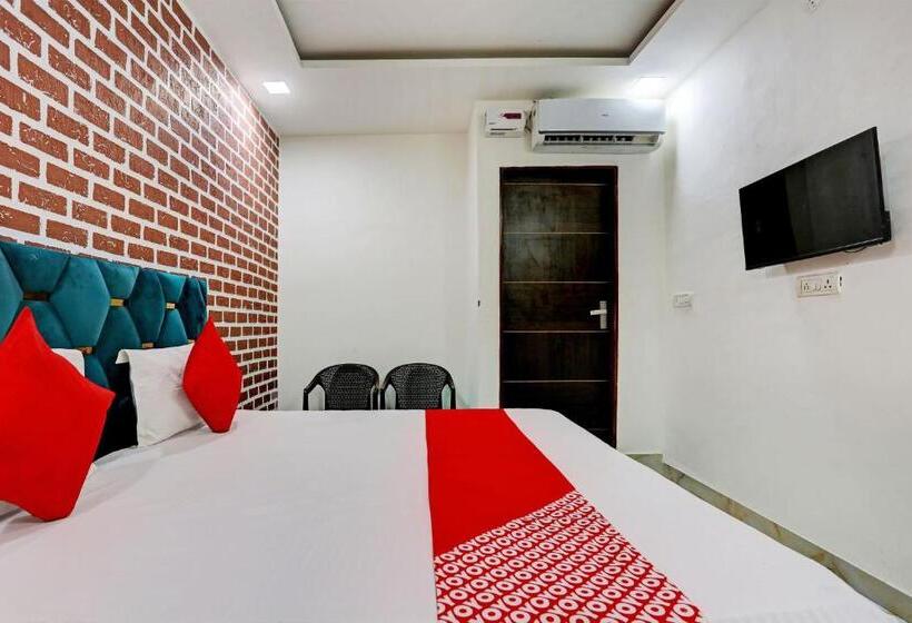 חדר קלאסי לשלושה, Oyo Flagship Hotel Star Blue