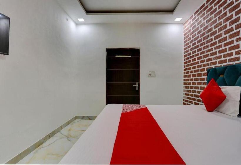 חדר קלאסי לשלושה, Oyo Flagship Hotel Star Blue