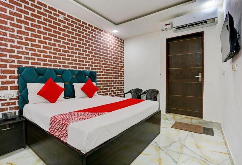 חדר קלאסי לשלושה, Oyo Flagship Hotel Star Blue