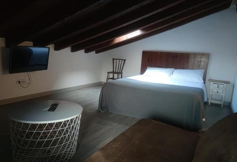 スタンダードルーム, Papamoscas