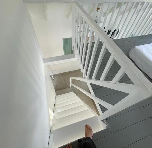 패밀리 룸, Waters Edge