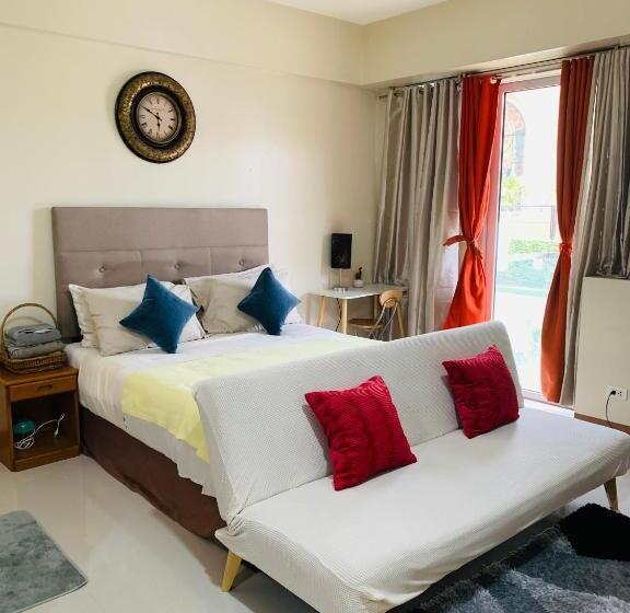 استودیو استاندارد با بالکن, Studio 2nd Fl With Balcony Across Terminal 3 Airport