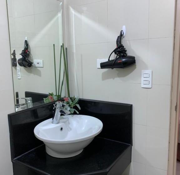 استودیو استاندارد با بالکن, Studio 2nd Fl With Balcony Across Terminal 3 Airport