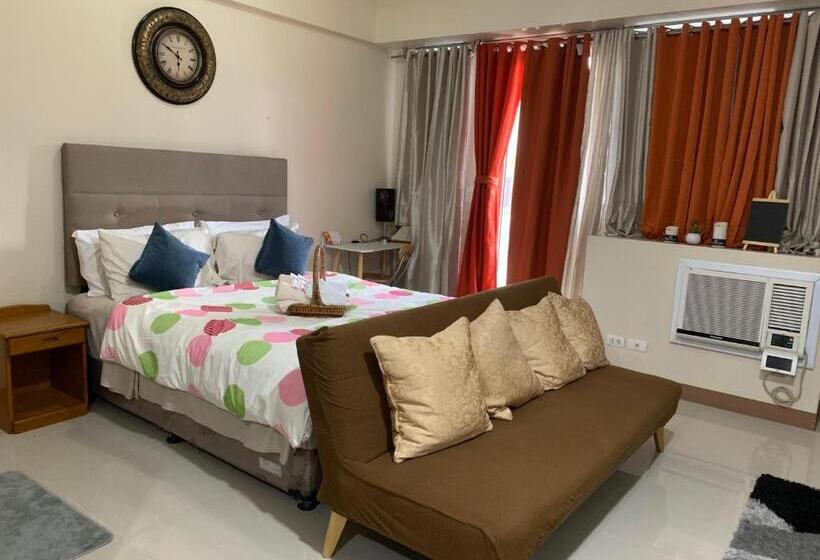 استودیو استاندارد با بالکن, Studio 2nd Fl With Balcony Across Terminal 3 Airport
