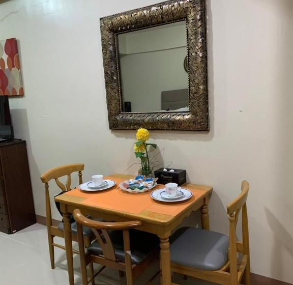 استودیو استاندارد با بالکن, Studio 2nd Fl With Balcony Across Terminal 3 Airport