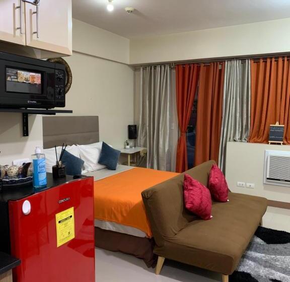 استودیو استاندارد با بالکن, Studio 2nd Fl With Balcony Across Terminal 3 Airport