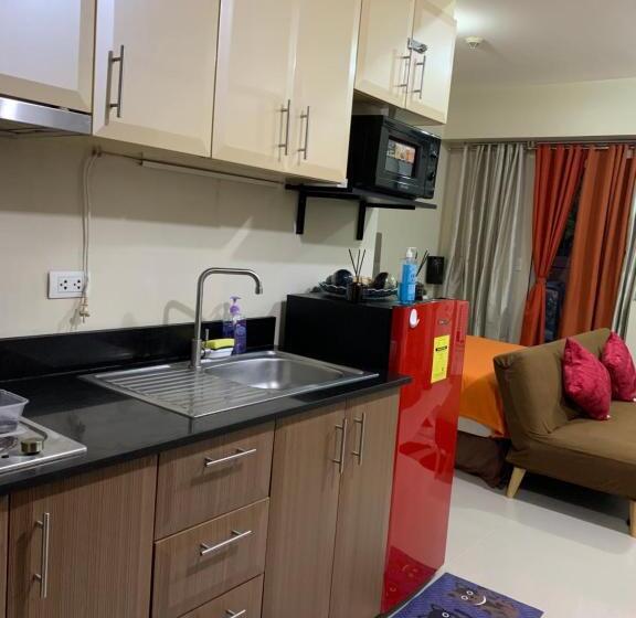استودیو استاندارد با بالکن, Studio 2nd Fl With Balcony Across Terminal 3 Airport