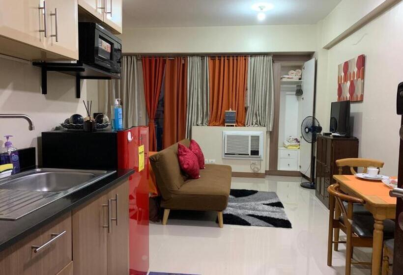 استودیو استاندارد با بالکن, Studio 2nd Fl With Balcony Across Terminal 3 Airport