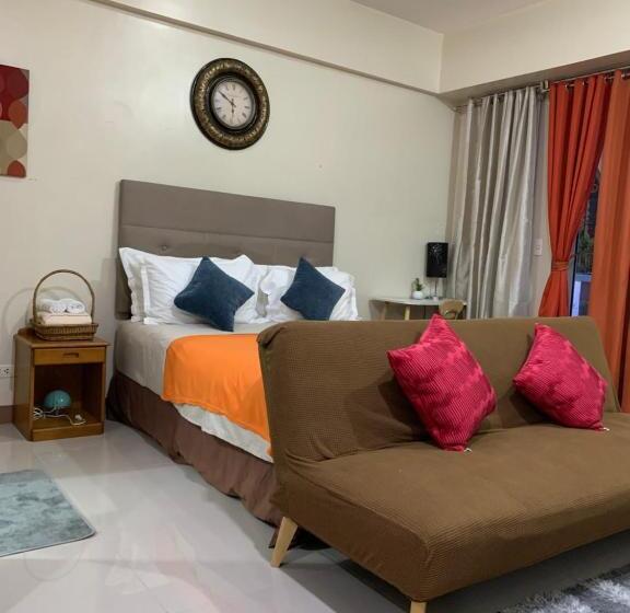 استودیو استاندارد با بالکن, Studio 2nd Fl With Balcony Across Terminal 3 Airport