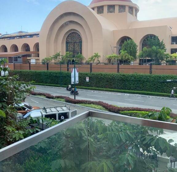 استودیو استاندارد با بالکن, Studio 2nd Fl With Balcony Across Terminal 3 Airport