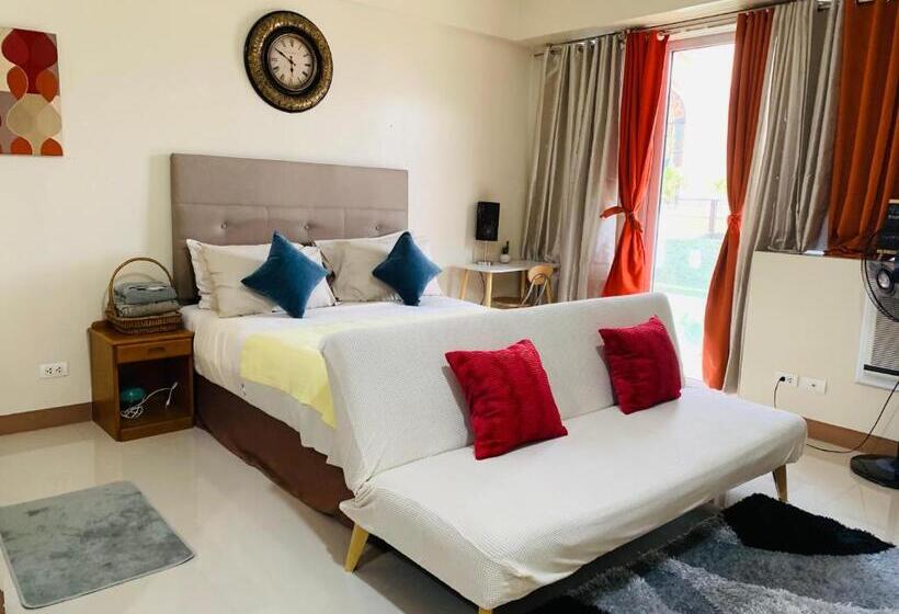 استودیو استاندارد با بالکن, Studio 2nd Fl With Balcony Across Terminal 3 Airport