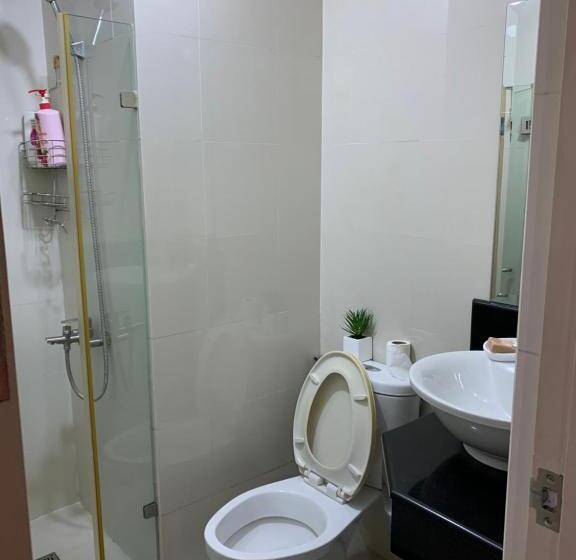 استودیو استاندارد با بالکن, Studio 2nd Fl With Balcony Across Terminal 3 Airport