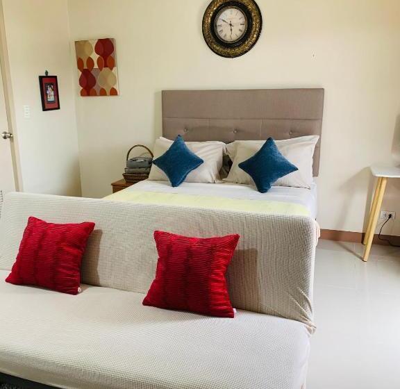 استودیو استاندارد با بالکن, Studio 2nd Fl With Balcony Across Terminal 3 Airport