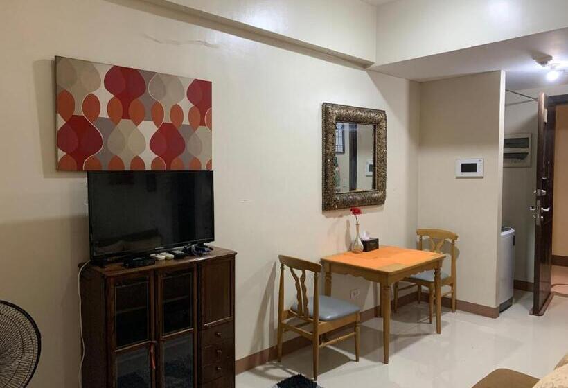 استودیو استاندارد با بالکن, Studio 2nd Fl With Balcony Across Terminal 3 Airport