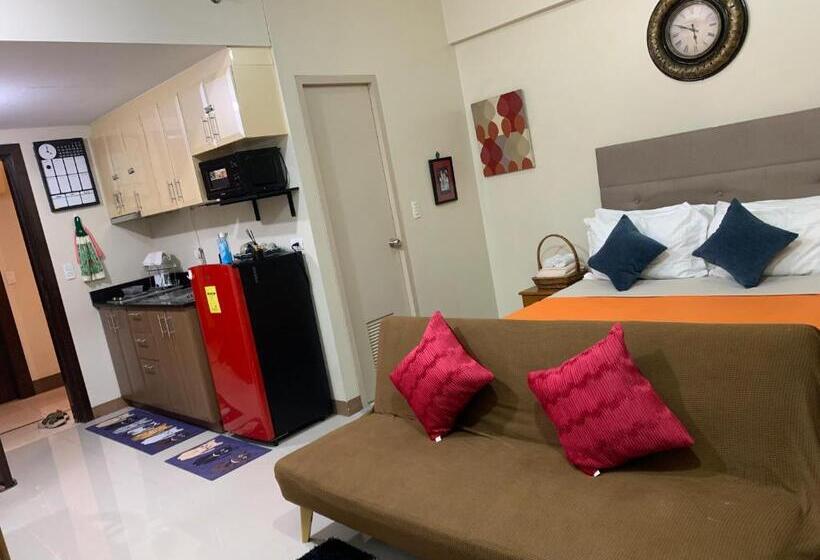 استودیو استاندارد با بالکن, Studio 2nd Fl With Balcony Across Terminal 3 Airport