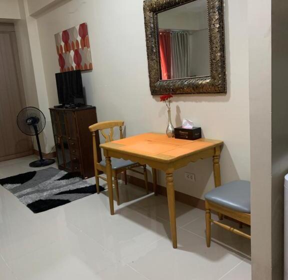 استودیو استاندارد با بالکن, Studio 2nd Fl With Balcony Across Terminal 3 Airport