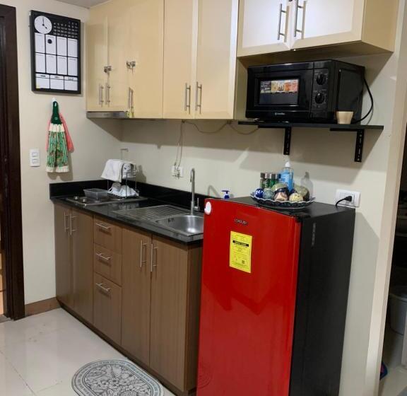 استودیو استاندارد با بالکن, Studio 2nd Fl With Balcony Across Terminal 3 Airport