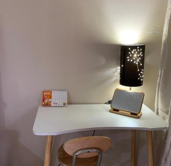 استودیو استاندارد با بالکن, Studio 2nd Fl With Balcony Across Terminal 3 Airport