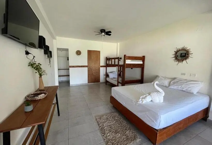 Perhehuone Merinäkymä, Costa Nueva