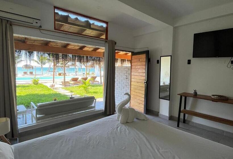 اتاق خانوادگی با چشمانداز دریا, Costa Nueva