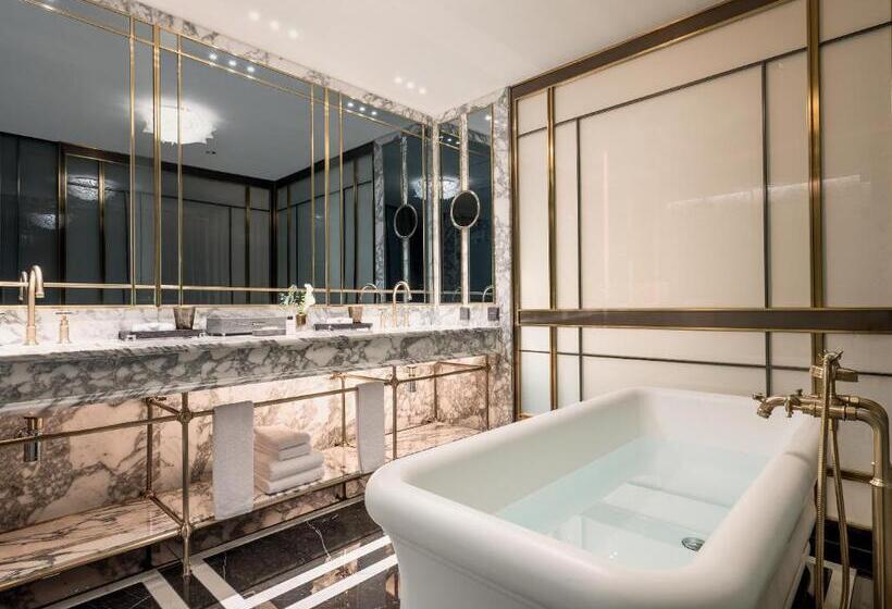 Junior Suite, Art Paradiso, Paradise City