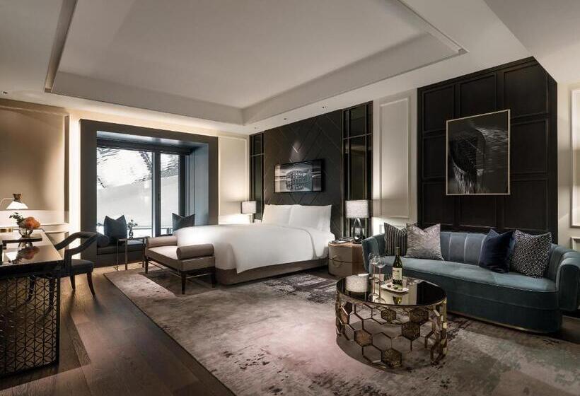 Junior Suite, Art Paradiso, Paradise City