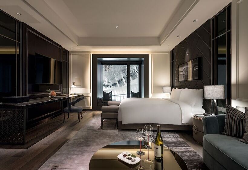 Junior Suite, Art Paradiso, Paradise City