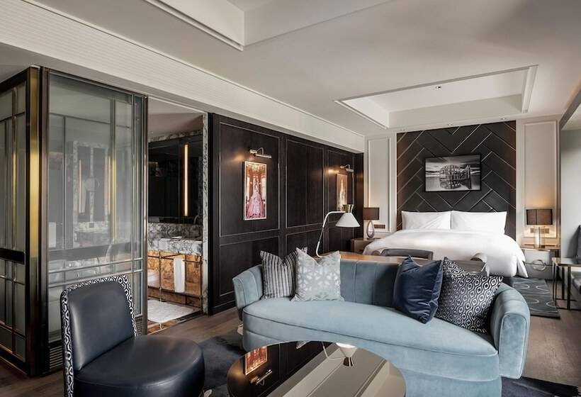 Junior Suite, Art Paradiso, Paradise City