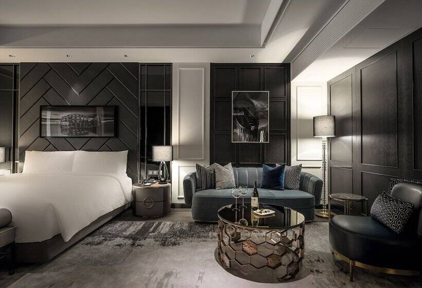 Junior Suite, Art Paradiso, Paradise City