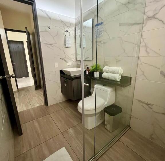 标准三人间, Le Falep