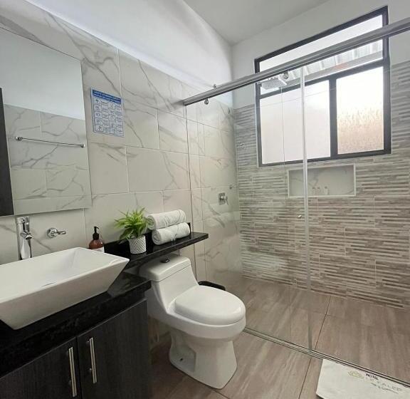 标准三人间, Le Falep