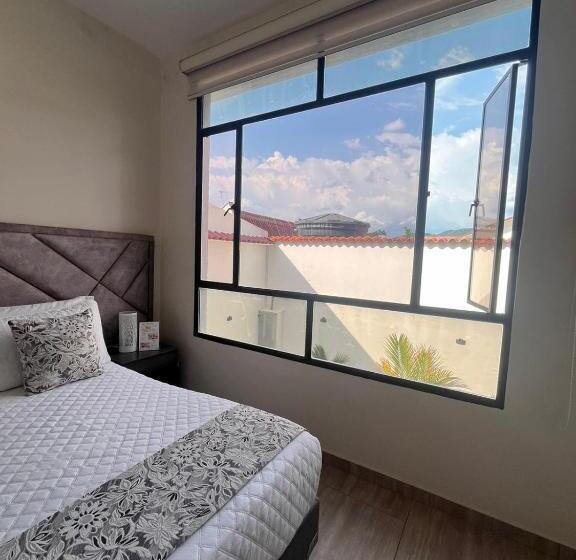 带泳池的标准三人间, Le Falep