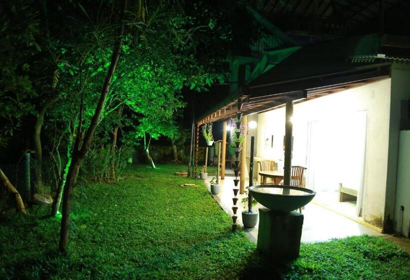 スーペリアー1ベッドルームビラ, Peacock Heaven Ahangama