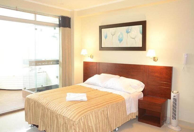 스탠다드 스튜디오, Plaza Del Bosque Inn